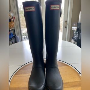 EUC - Hunter rain boots, original tall, black matte, size 8